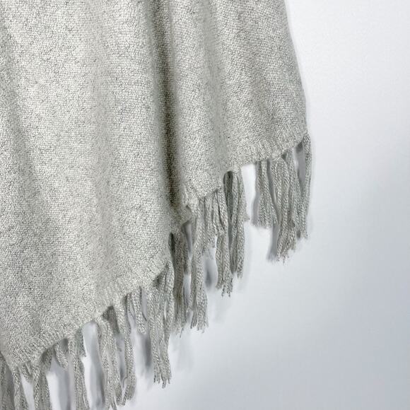 Banana Republic Womens XS/S Gray Fringe Knit Poncho Sweater Cozy Shrug Cape - Picture 5 of 10
